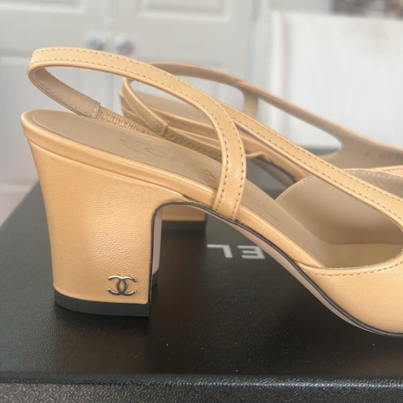 CHANEL Goatskin & Grosgrain Two-Tone Slingbacks - Picture 4 of 7